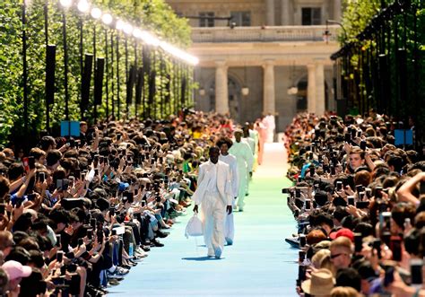 Watch the Louis Vuitton Spring 2018 Show Live from Paris